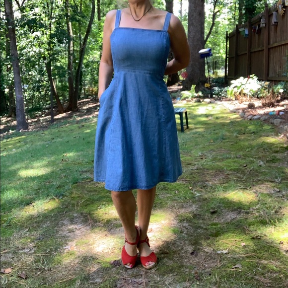 GAP Dresses & Skirts - GAP denim dress w/ adjustable straps + pockets!